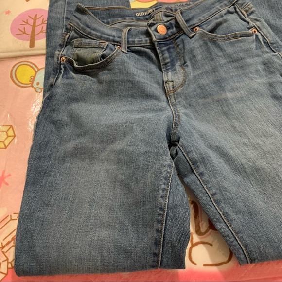 Old Navy Curvy Profile Mid Rise Stretchy Jeans - Picture 3 of 11